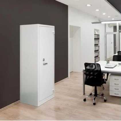 Armoire ignifuge Chubbsafes Archive Cabinet dans un bureau (mise en situation)