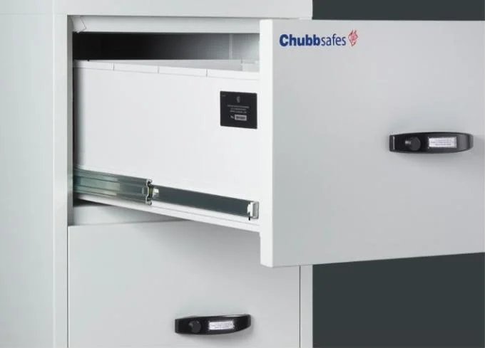 Tiroir ouvert d’un classeur ignifuge Chubbsafes Fire File 31 montrant les glissières en acier