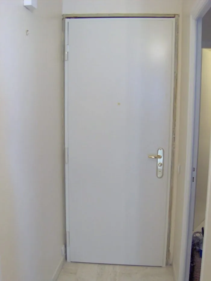 pa1 Porte blindée claire à finition lisse