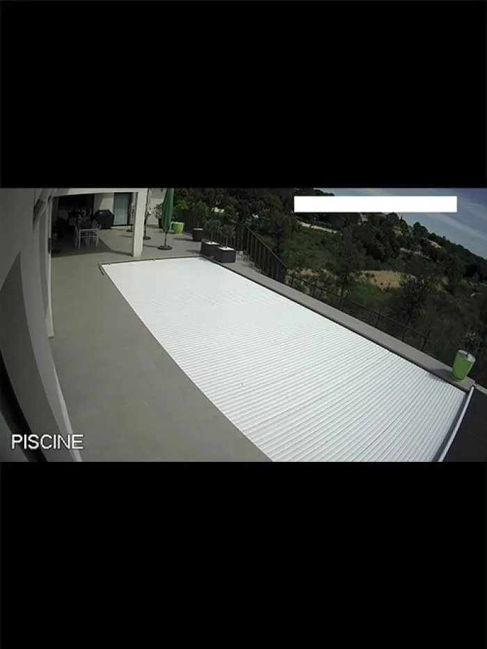 Vidéosurveillance — vue sur l’espace piscine